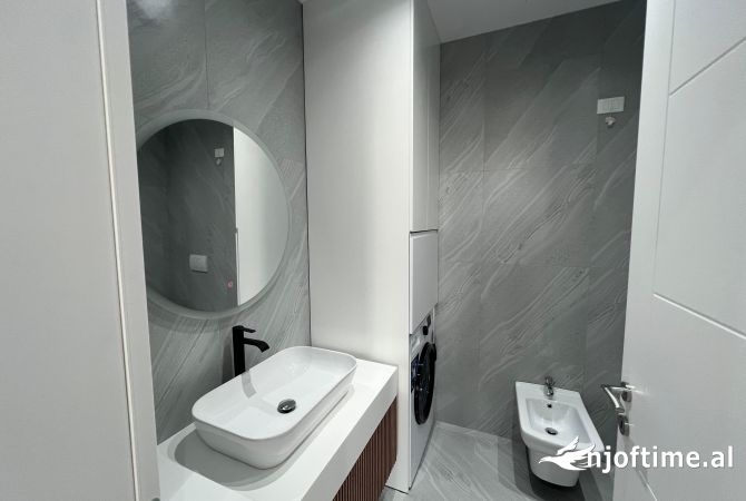 Shtepi me qera 2+1 ne Tirane - 1,300 Euro