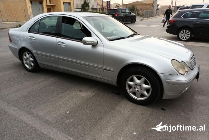 Auto in Vendita  a Pogradec - 2,800 Euro