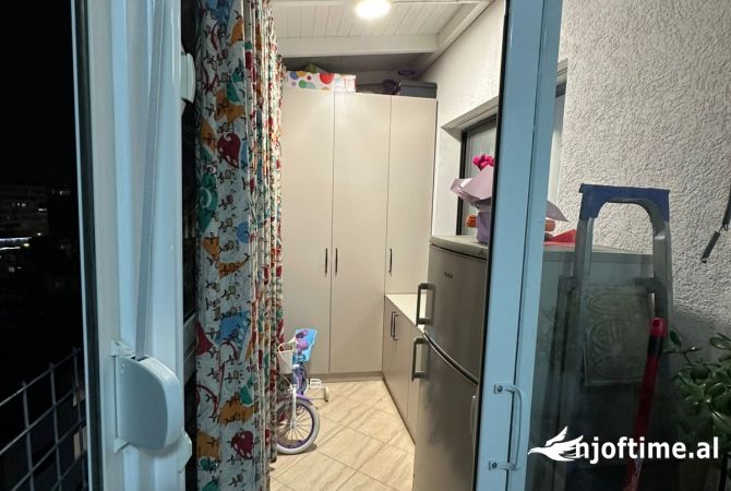 Shtepi ne shitje Apartament ne Tirane, 1+1, Mobilimi E mobiluar, Pagesa 104,000  Euro.