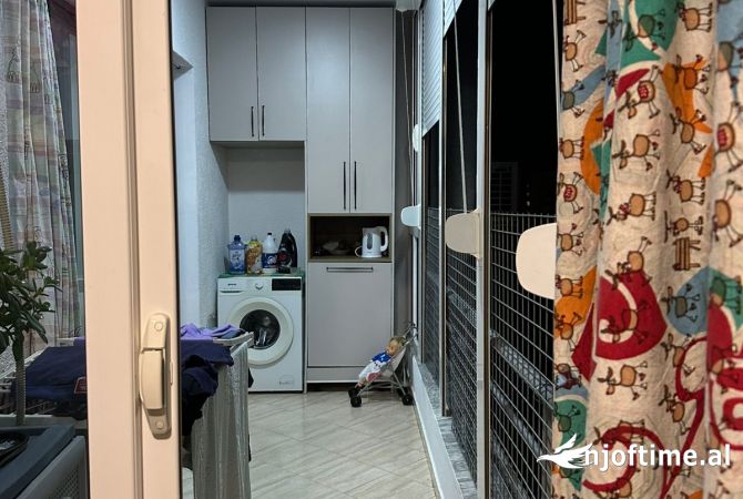 Shtepi ne shitje Apartament ne Tirane, 1+1, Mobilimi E mobiluar, Pagesa 104,000  Euro.