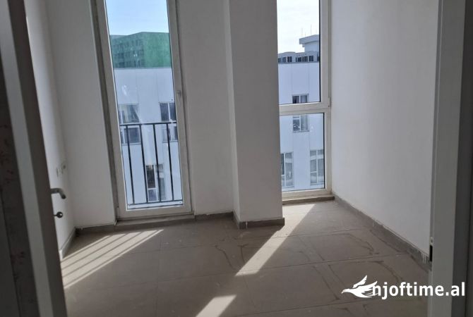 Shtepi me qera Apartament ne Tirane, 3+1, Mobilimi Bosh, pa mobiluar, Pagesa 450  Euro.
