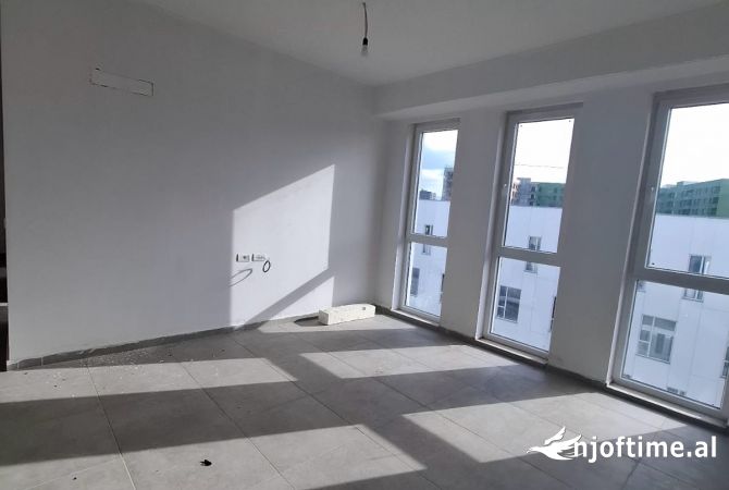 Shtepi me qera Apartament ne Tirane, 3+1, Mobilimi Bosh, pa mobiluar, Pagesa 450  Euro.