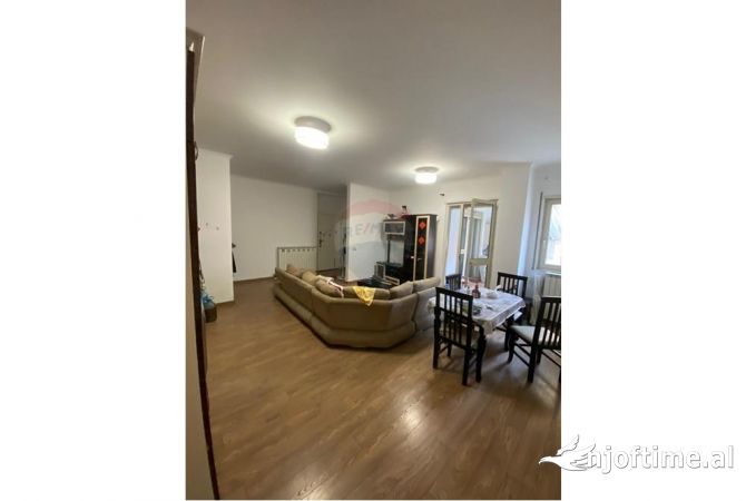 Shtepi me qera Apartament ne Tirane, 2+1, Mobilimi E mobiluar, Pagesa 500  Euro.