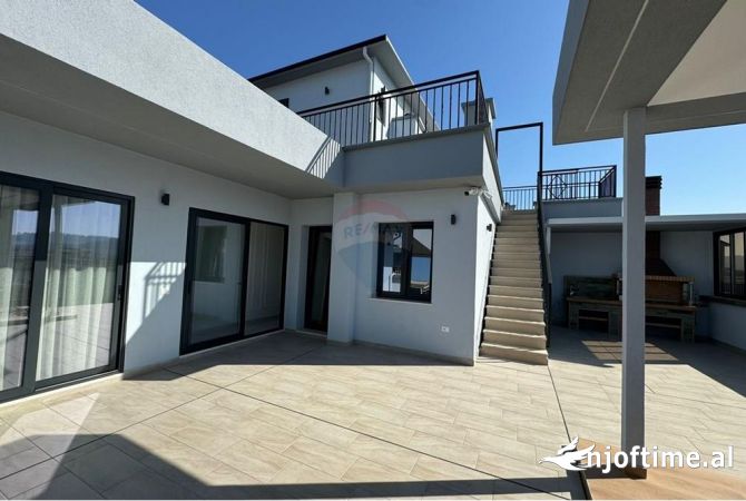 Shtepi ne shitje Penthose(kati i fundit panoramik) ne Tirane, 3+1, Mobilimi E mobiluar, Pagesa 470,000  Euro.