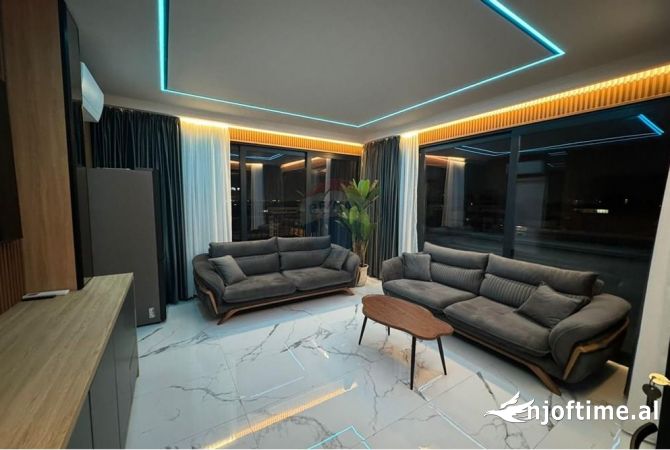 Shtepi ne shitje Penthose(kati i fundit panoramik) ne Tirane, 3+1, Mobilimi E mobiluar, Pagesa 470,000  Euro.