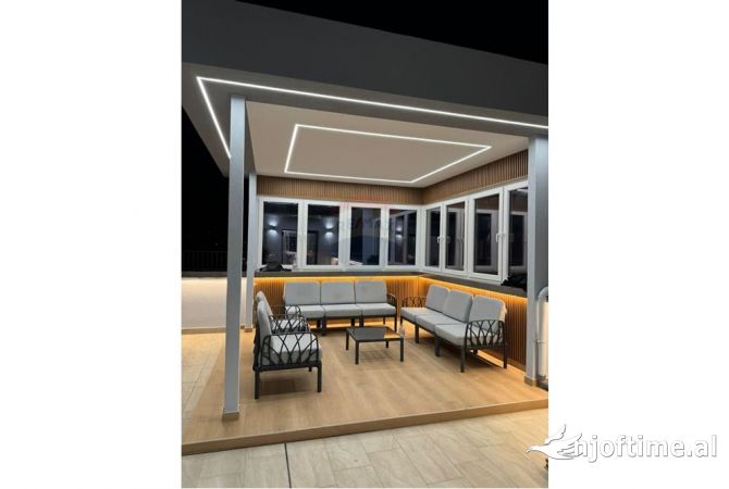 Shtepi ne shitje Penthose(kati i fundit panoramik) ne Tirane, 3+1, Mobilimi E mobiluar, Pagesa 470,000  Euro.