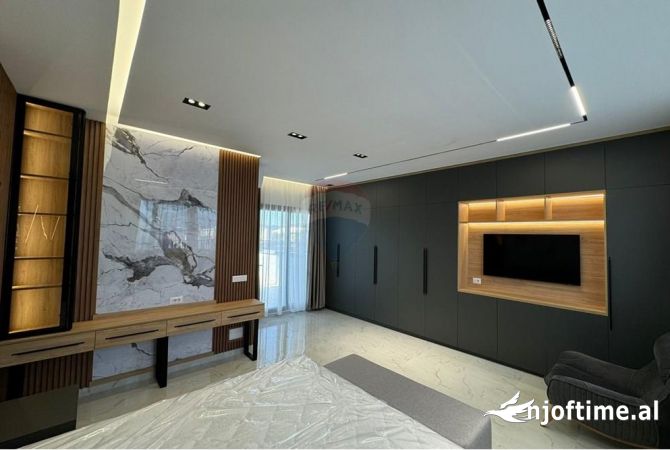 Shtepi ne shitje Penthose(kati i fundit panoramik) ne Tirane, 3+1, Mobilimi E mobiluar, Pagesa 470,000  Euro.