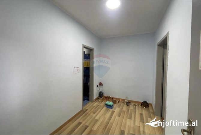 Shtepi me qera Apartament ne Tirane, 1+1, Mobilimi Pjeserisht e mobiluar, Pagesa 550  Euro.