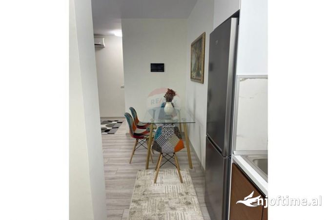 Shtepi me qera Apartament ne Tirane, 1+1, Mobilimi E mobiluar, Pagesa 900  Euro.