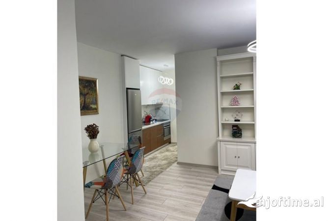 Shtepi me qera Apartament ne Tirane, 1+1, Mobilimi E mobiluar, Pagesa 900  Euro.