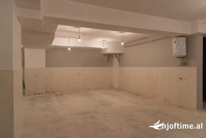 Ambient biznesi me qera 4+1 ne Tirane - 650 Euro