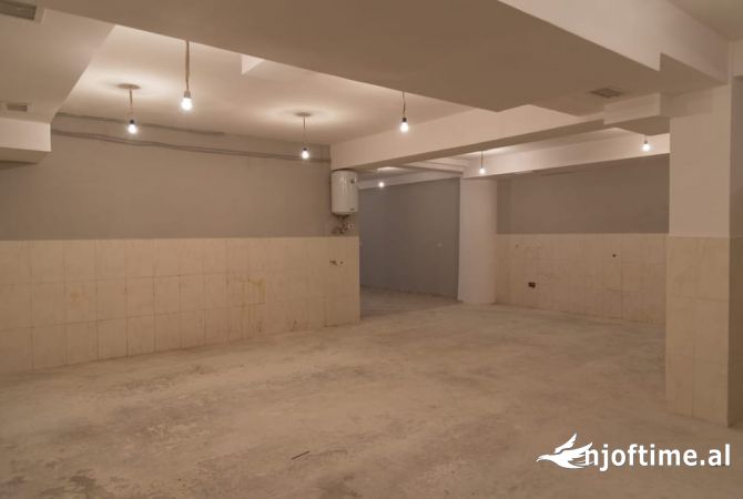 Ambient biznesi me qera 4+1 ne Tirane - 650 Euro