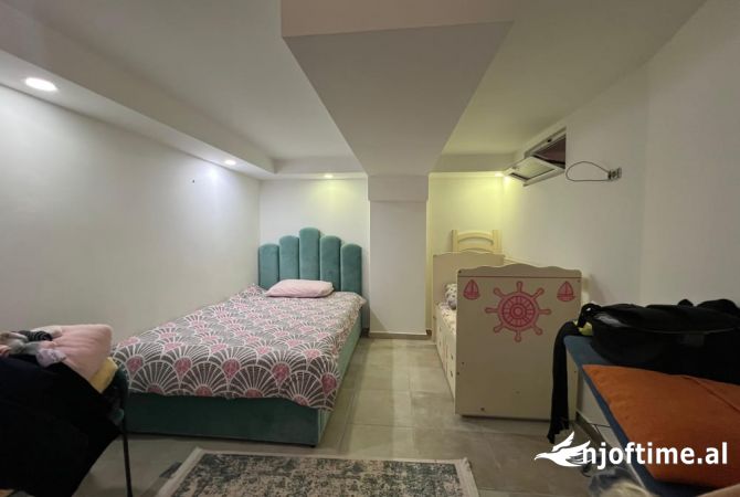 Shtepi ne shitje Duplex(shtepi me 2 kate) ne Tirane, 2+1, Mobilimi E mobiluar, Pagesa 130,000  Euro.