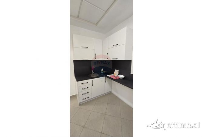 Ambient biznesi me qera 3+1 ne Tirane - 800 Euro