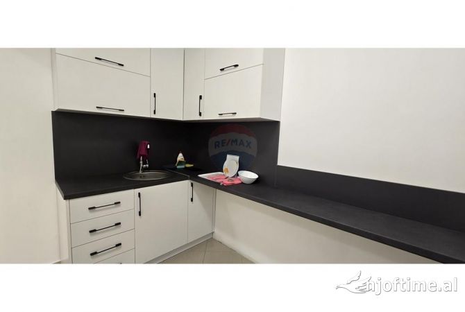 Ambient biznesi me qera 3+1 ne Tirane - 800 Euro