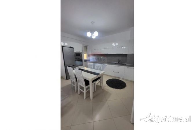 Shtepi me qera Apartament ne Tirane, 2+1, Mobilimi E mobiluar, Pagesa 550  Euro.