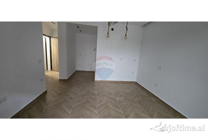 Shtepi me qera Apartament ne Tirane, 1+1, Mobilimi Bosh, pa mobiluar, Pagesa 400  Euro.