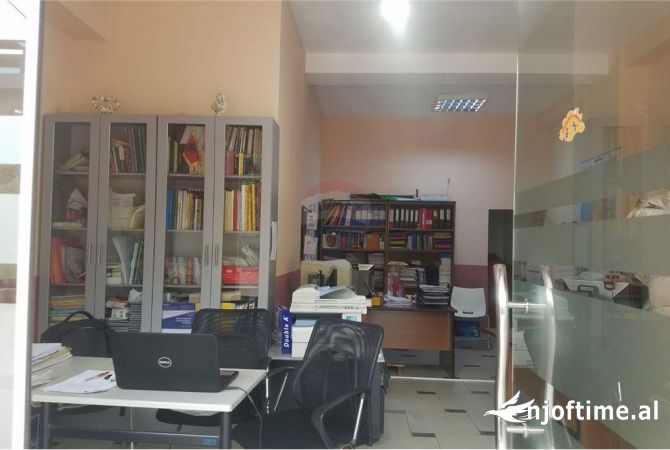 Ambient biznesi me qera 3+1 ne Tirane - 400 Euro