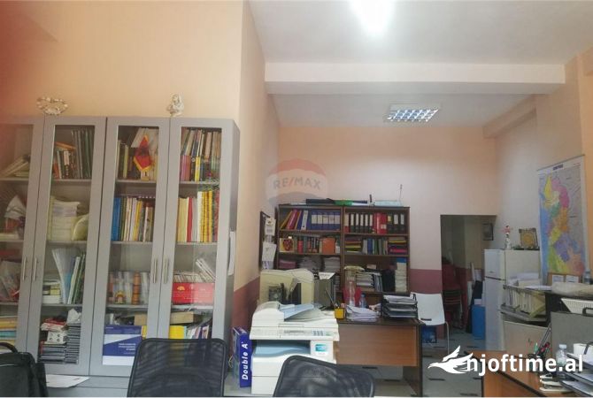 Ambient biznesi me qera 3+1 ne Tirane - 400 Euro