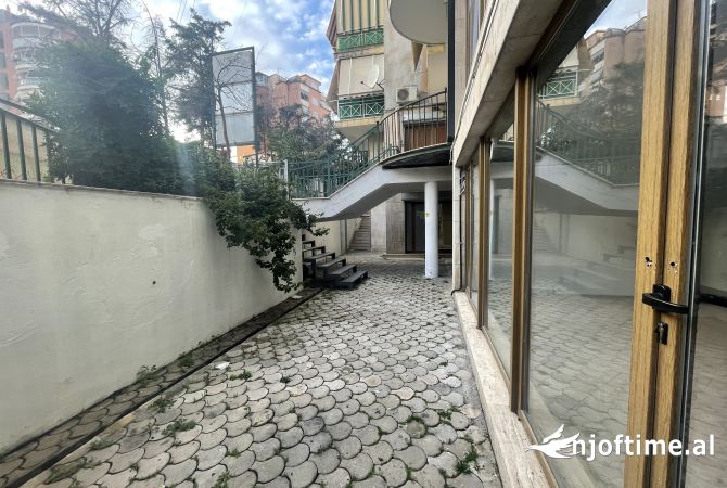 Ambient biznesi me qera 1+1 ne Tirane - 2,000 Euro