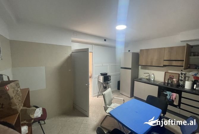 Ambient me qera Pazari i Ri