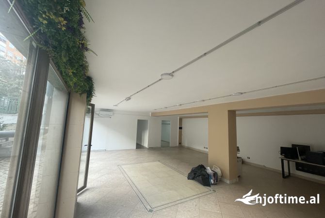 Ambient biznesi me qera 1+1 ne Tirane - 2,000 Euro