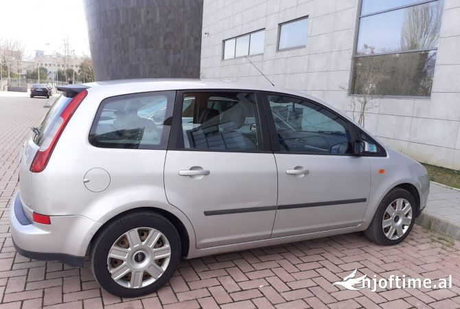 Makina ne shitje  ne Tirane - 2,100 Euro