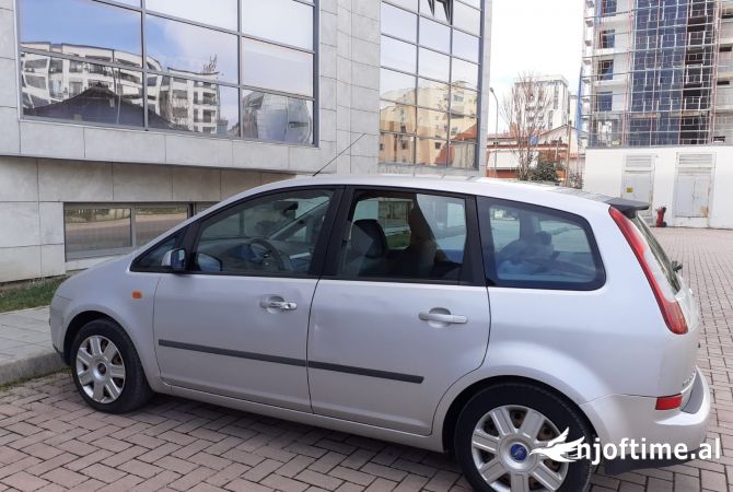 Makina ne shitje  ne Tirane - 2,100 Euro