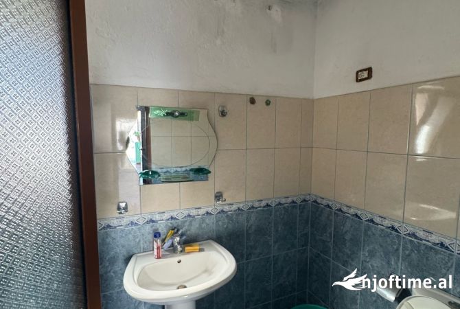 Shtepi ne shitje Shtepi Private ne Tirane, 6+1, Mobilimi E mobiluar, Pagesa 180,000  Euro.