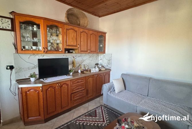 Shtepi ne shitje Shtepi Private ne Tirane, 6+1, Mobilimi E mobiluar, Pagesa 180,000  Euro.