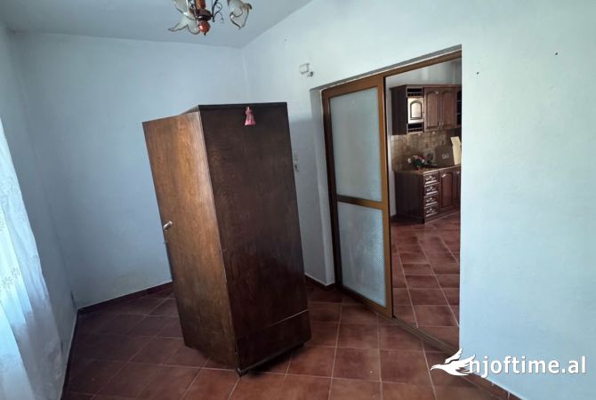 Shtepi ne shitje Shtepi Private ne Tirane, 6+1, Mobilimi E mobiluar, Pagesa 180,000  Euro.