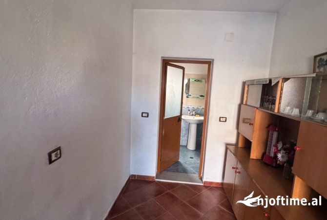 Shtepi ne shitje Shtepi Private ne Tirane, 6+1, Mobilimi E mobiluar, Pagesa 180,000  Euro.