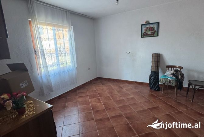 Shtepi ne shitje 6+1 ne Tirane - 180,000 Euro