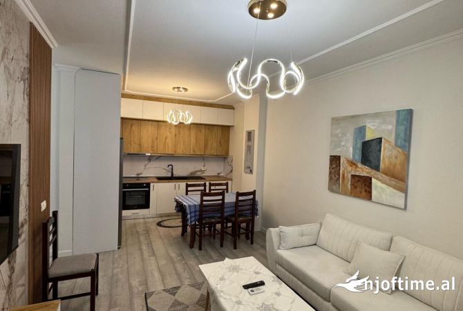 Shtepi me qera 2+1 ne Tirane - 550 Euro