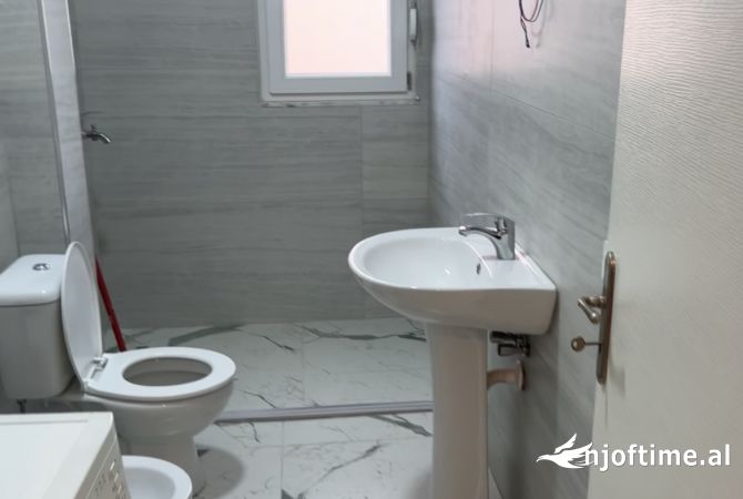 Shtepi ne shitje Apartament ne Durres, 3+1, Mobilimi E mobiluar, Pagesa 146,000  Euro.