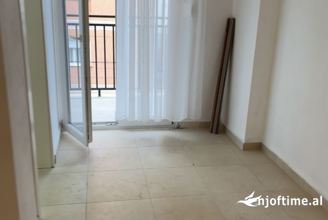 Shtepi ne shitje Apartament ne Durres, 3+1, Mobilimi E mobiluar, Pagesa 146,000  Euro.