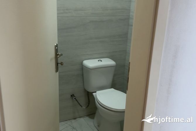 Shtepi ne shitje Apartament ne Durres, 3+1, Mobilimi E mobiluar, Pagesa 146,000  Euro.