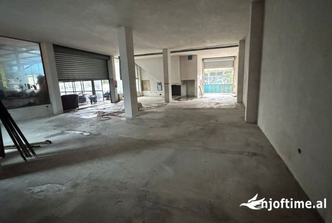 Ambient biznesi me qera 4+1 ne Tirane - 1,200 Euro