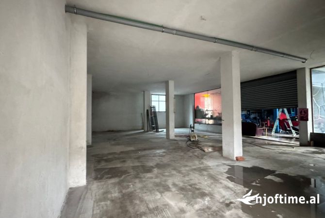Ambient biznesi me qera 4+1 ne Tirane - 1,200 Euro