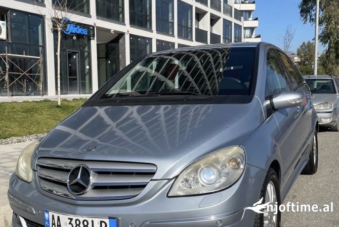 Makina ne shitje ne Tirane - 4,000 Euro