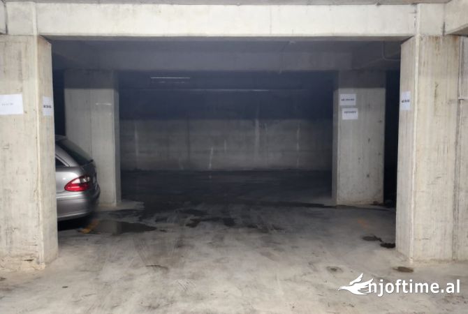 Ambient biznesi me qera 4+1 ne Tirane - 8,000 Leke