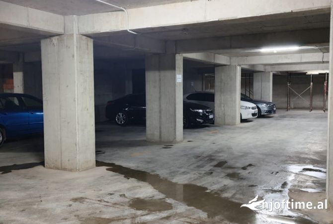 Ambient biznesi me qera 4+1 ne Tirane - 8,000 Leke