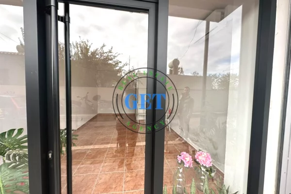 Qira, Ambient biznesi Rruga e re e portit,Durres