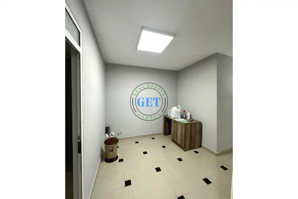 Qira, Ambient Biznesi, Tregu Vogel, Durres