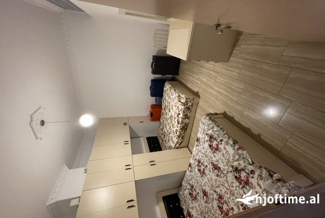 Shtepi me qera Apartament ne Tirane, 3+1, Mobilimi E mobiluar, Pagesa 750  Euro.