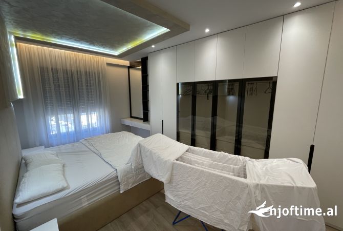 Shtepi me qera Apartament ne Tirane, 2+1, Mobilimi E mobiluar, Pagesa 900  Euro.