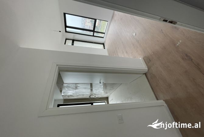 Shtepi ne shitje Apartament ne Tirane, 2+1, Mobilimi Bosh, pa mobiluar, Pagesa 176,000  Euro.