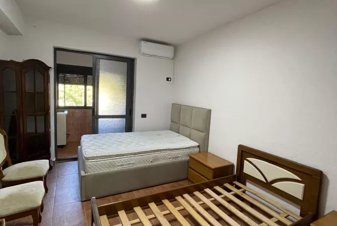 Shtepi me qera 1+1 ne Tirane - 40,000 Leke