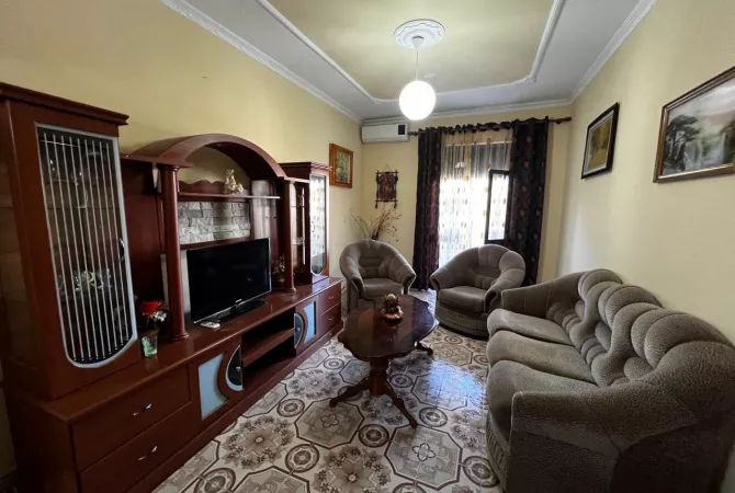 Shtepi me qera 2+1 ne Tirane - 40,000 Leke
