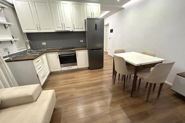 Apartament 1+1 me qera pallat,Restorant Durresi